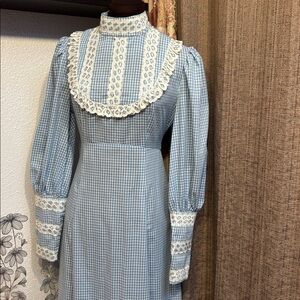 Vintage 1970’s blue and white floral lace gingham tie-back maxi dress. Size XS/S
